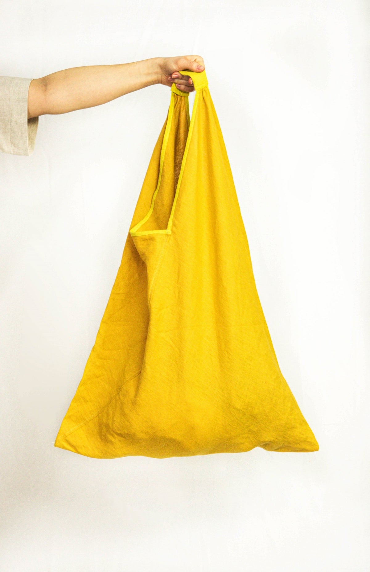 Lemon linen triangle bag