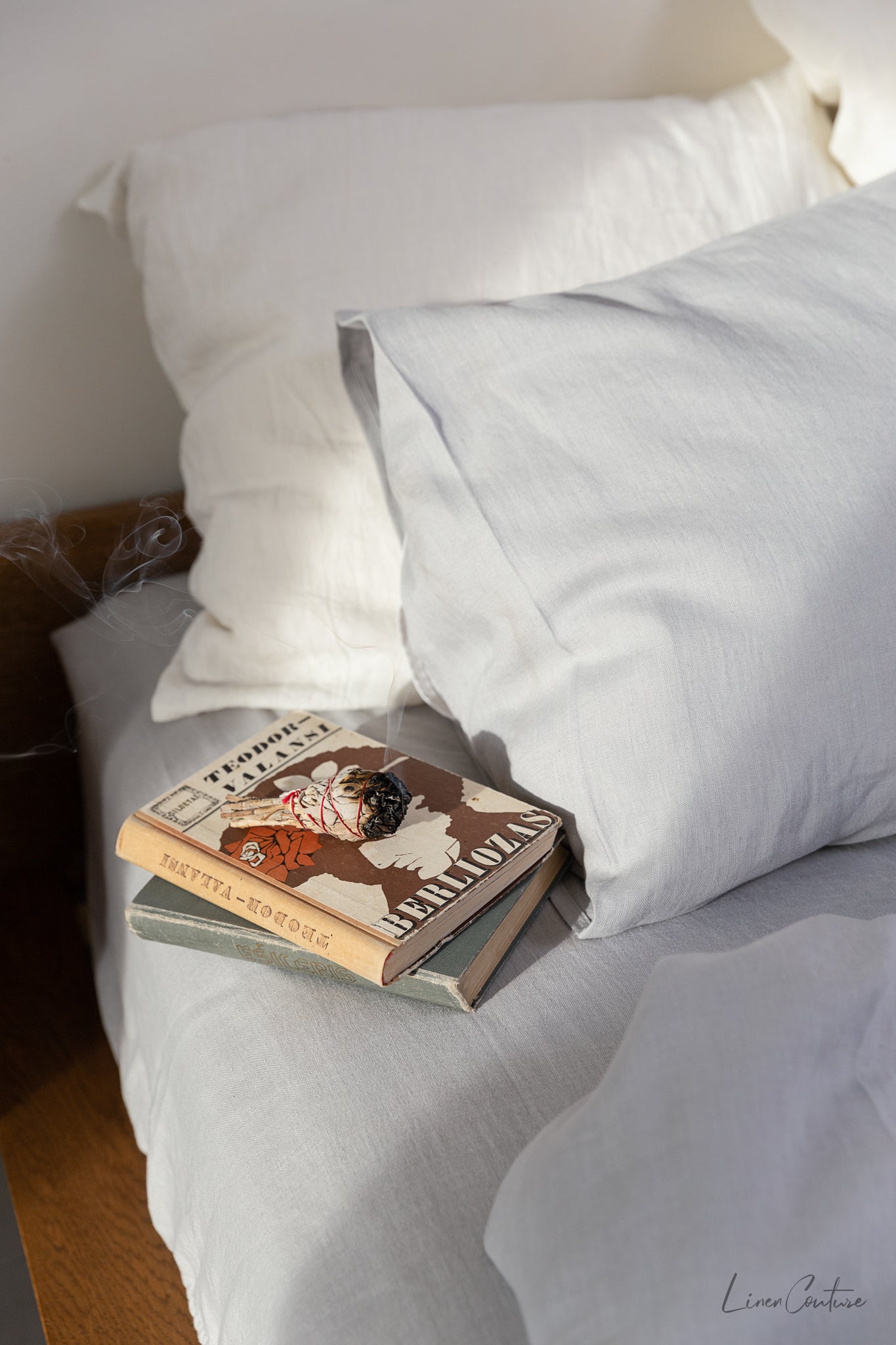 Linen pillow cases with envelope closure