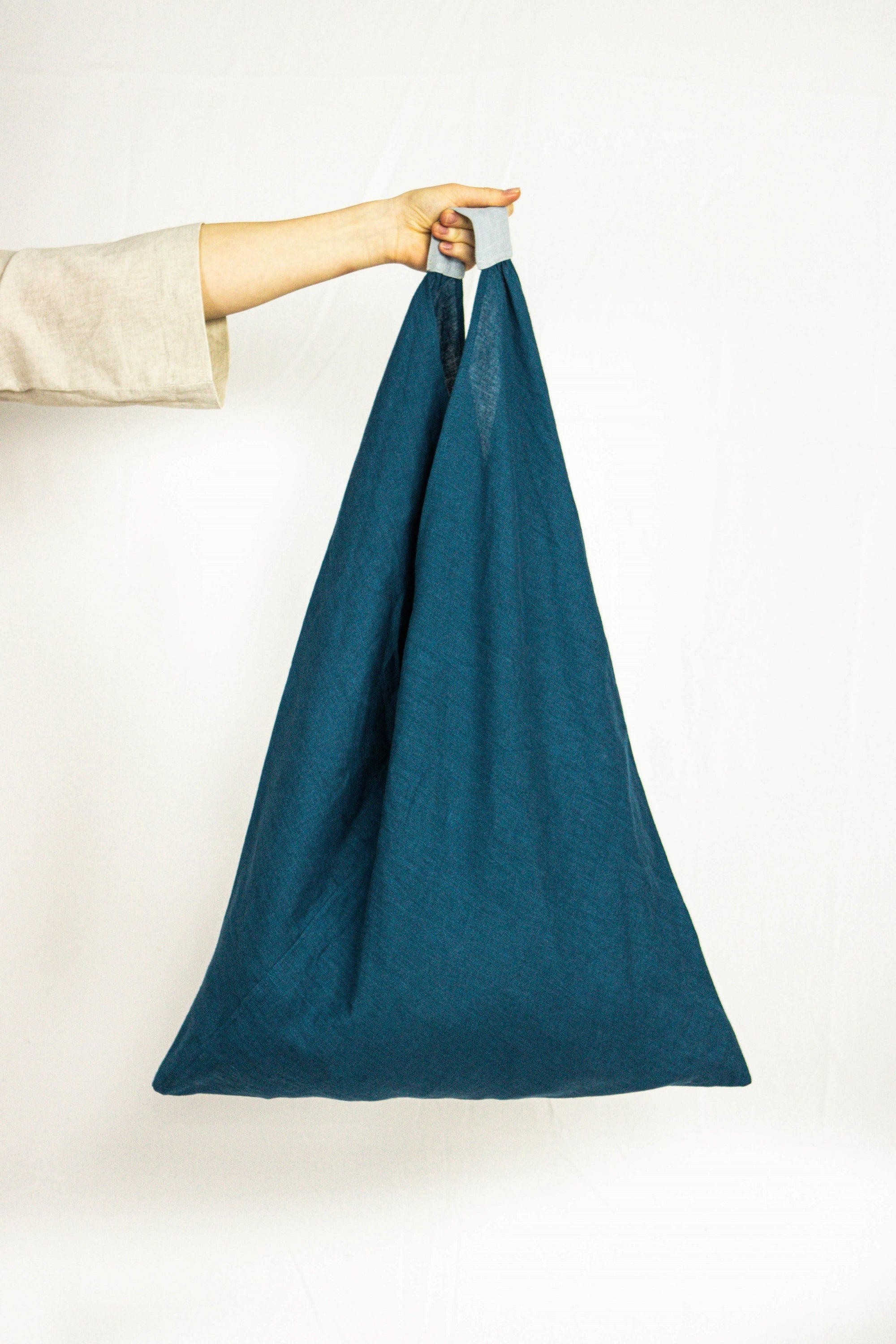 White linen triangle bag