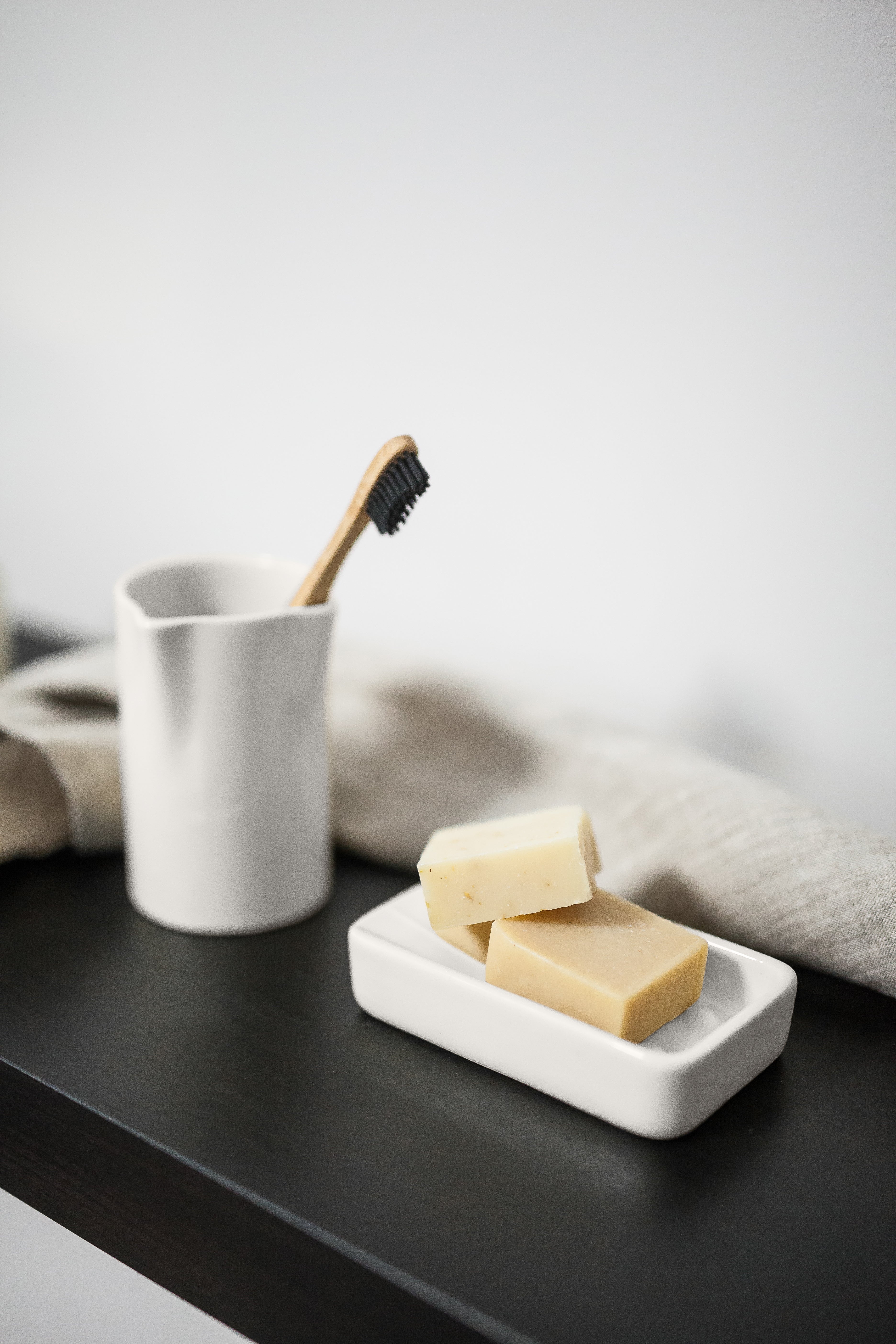 Ceramic toothbrush holder