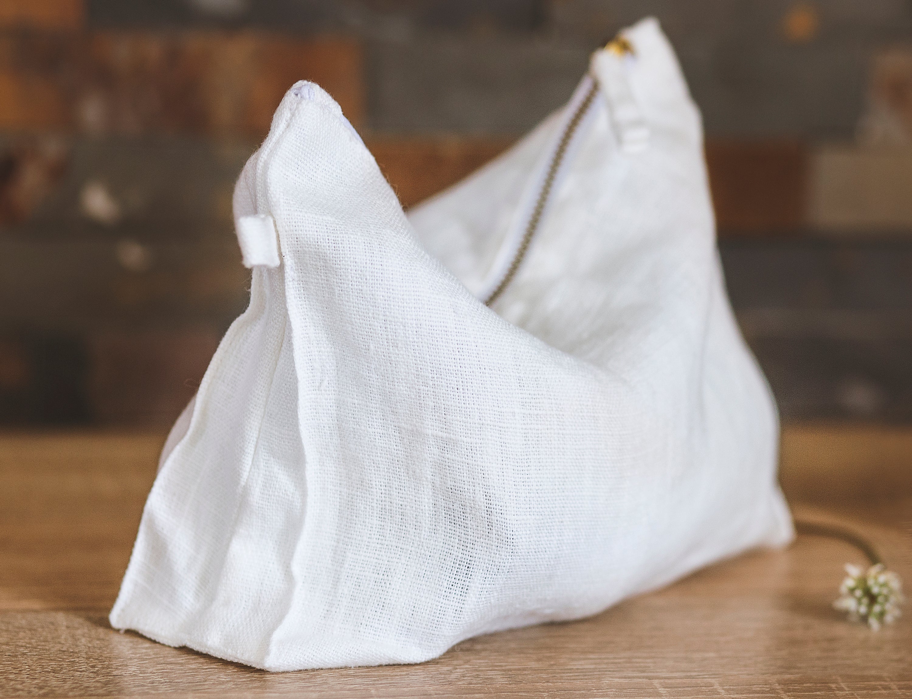 White linen pochette